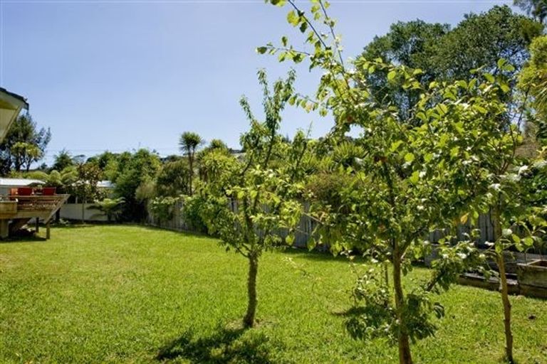 Photo of property in 19 Benita Place, Sunnyvale, Auckland, 0612