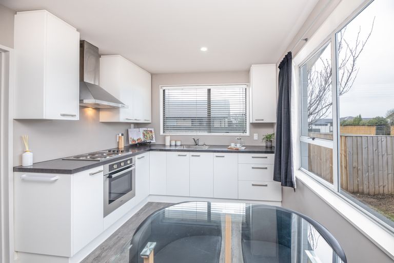 Photo of property in 2 Lamorna Road, Parklands, Christchurch, 8083