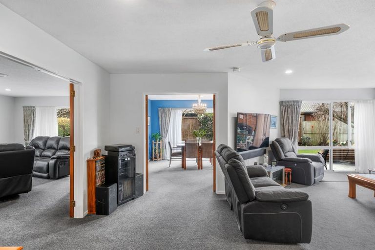 Photo of property in 18 Claverley Gardens, Avonhead, Christchurch, 8042