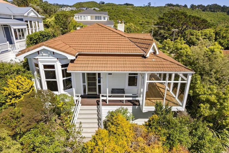 Photo of property in 55 Apuka Street, Brooklyn, Wellington, 6021