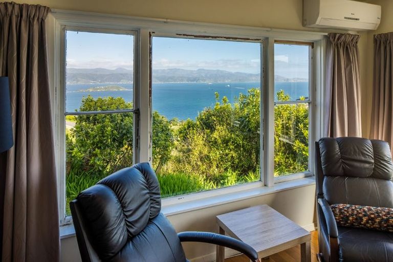 Photo of property in 111 Black Rock Road, Newlands, Wellington, 6037