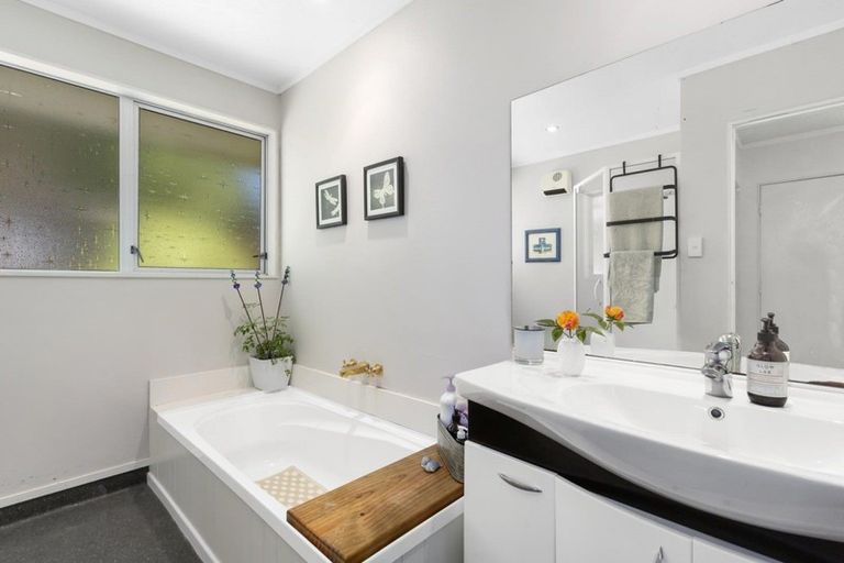 Photo of property in 20 Transom Close, Whitby, Porirua, 5024