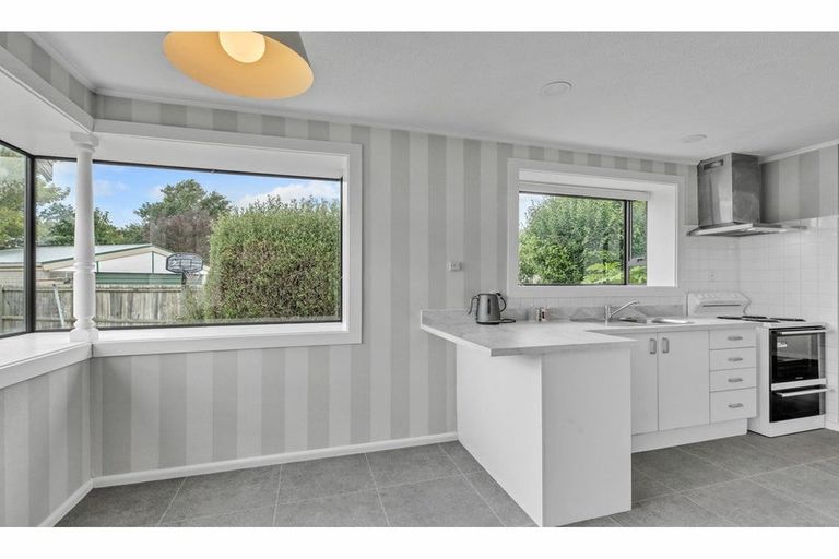Photo of property in 66 Oakley Crescent, Hornby, Christchurch, 8042