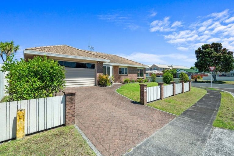 Photo of property in 2 Grevillea Place, Mount Maunganui, 3116