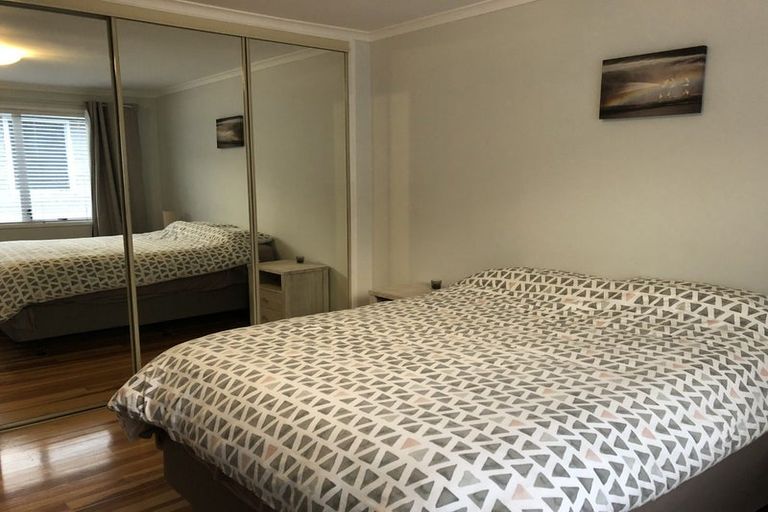 Photo of property in 2/32 Teal Crescent, Beach Haven, Auckland, 0626