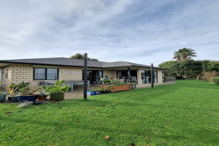Photo of property in 22 Kaiwaka Road, Waiuku, 2123