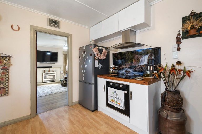 Photo of property in 6 Milne Street, Sanson, 4817