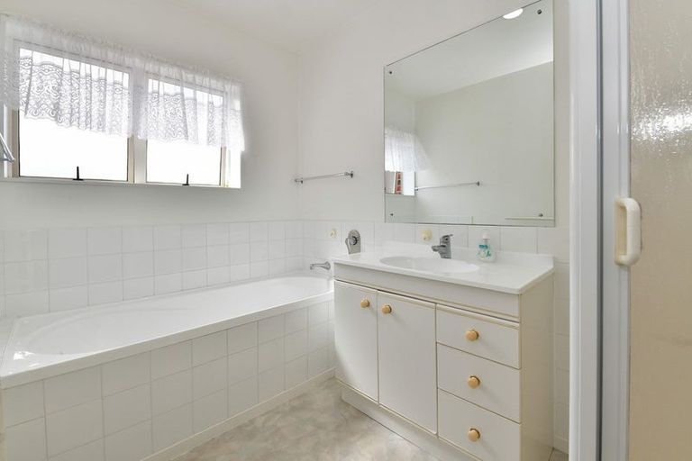 Photo of property in 26 The Grove, Red Beach, 0932