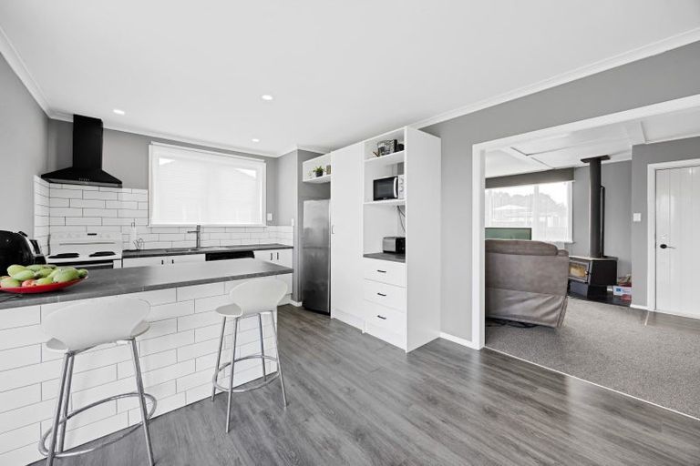 Photo of property in 18 Whitcombe Road, Opunake, 4616