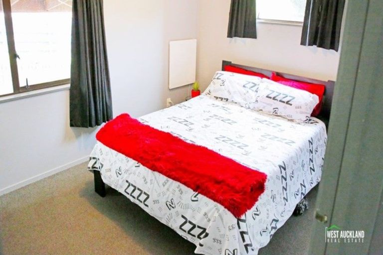 Photo of property in 2/76 Kaurilands Road, Titirangi, Auckland, 0604