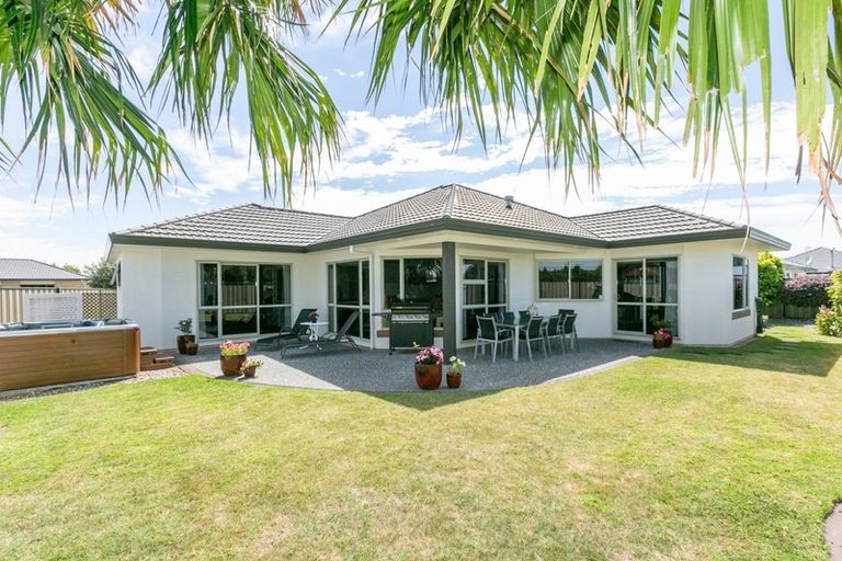 Photo of property in 18 Forbury Way, Taradale, Napier, 4112