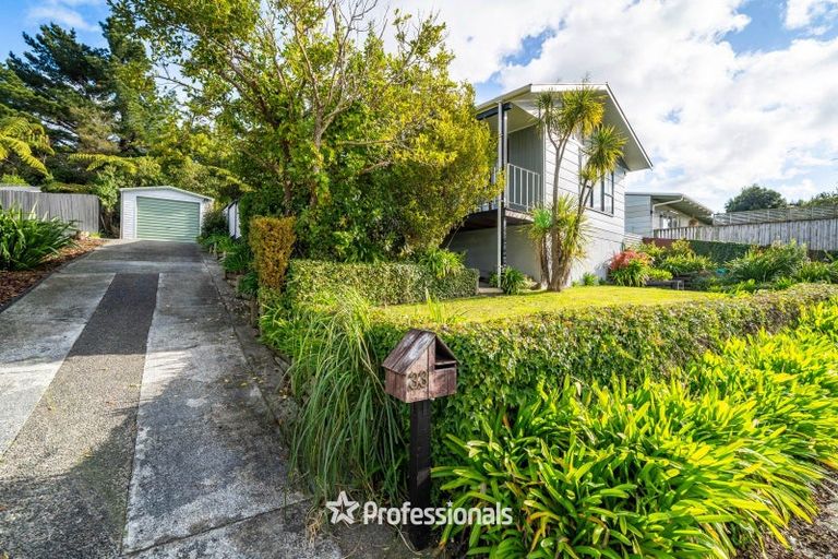 Photo of property in 33 Fenchurch Grove, Stokes Valley, Lower Hutt, 5019