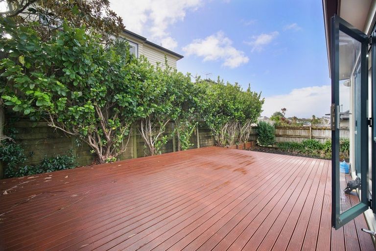 Photo of property in 27 Sonoma Crescent, Oteha, Auckland, 0632