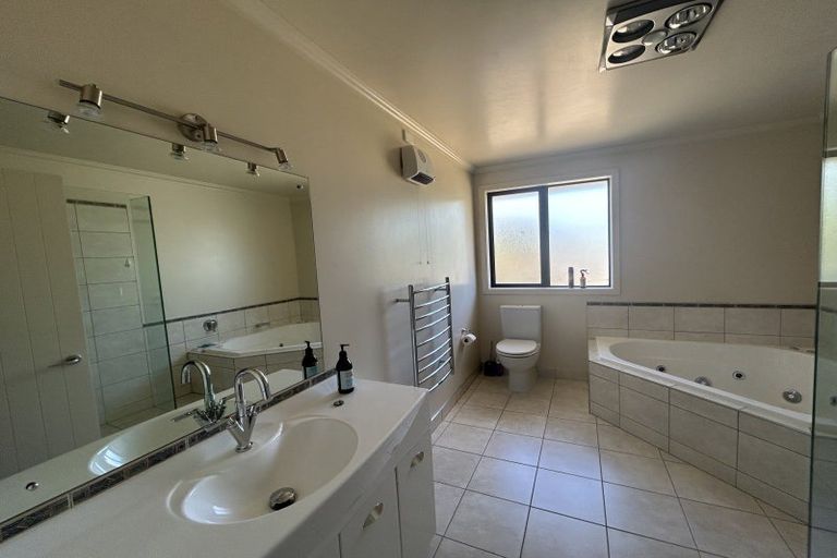 Photo of property in 33 Meadowstone Drive, Wanaka, 9305