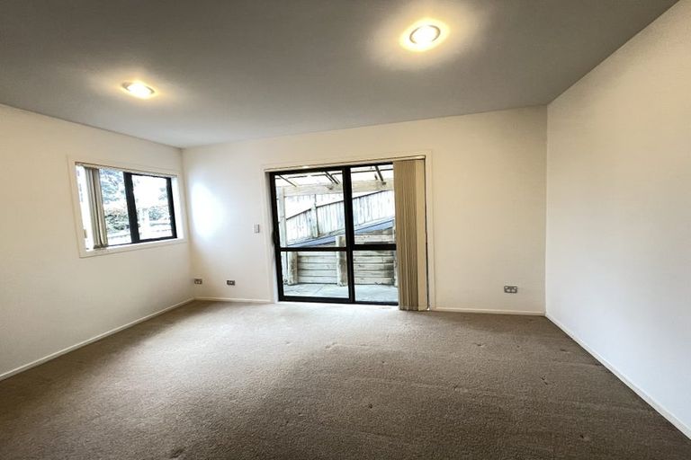 Photo of property in 114 Kittiwake Drive, Schnapper Rock, Auckland, 0632