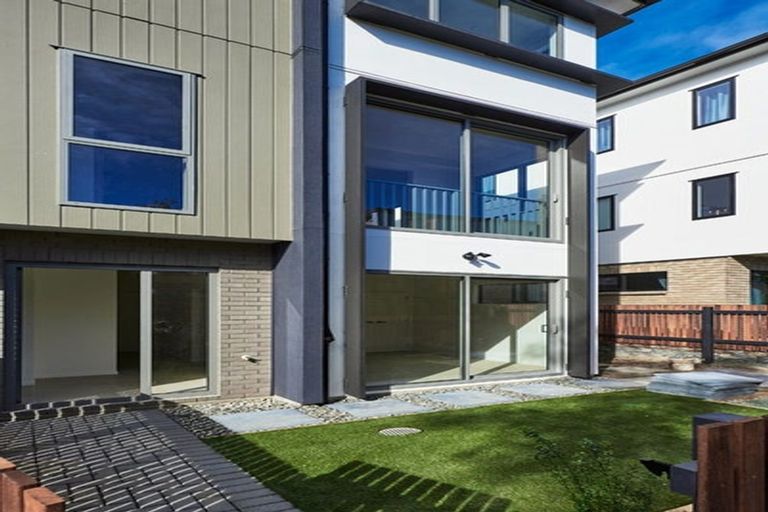 Photo of property in 2 The Boulevard, Sunnyhills, Auckland, 2010