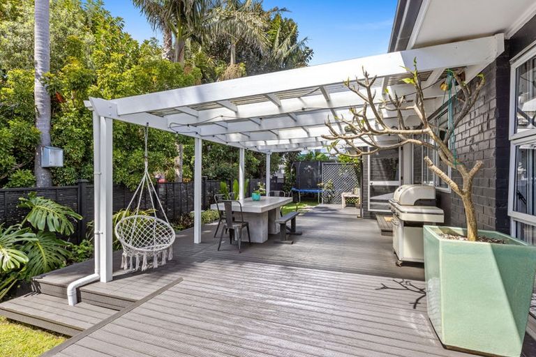 Photo of property in 26 Doment Crescent, Orewa, 0931