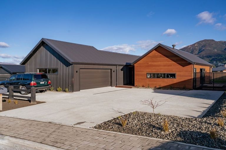 Photo of property in 3 Tomtit Crescent, Lake Hawea, Wanaka, 9382
