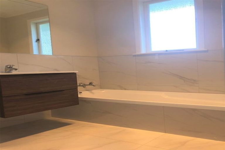 Photo of property in 37 Harrington Road, Henderson, Auckland, 0610