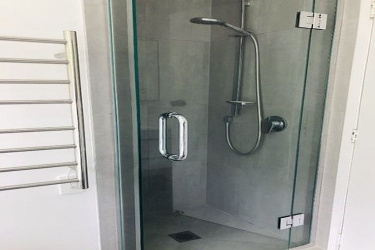 Photo of property in 1/14 Gillan Place, Bayview, Auckland, 0629