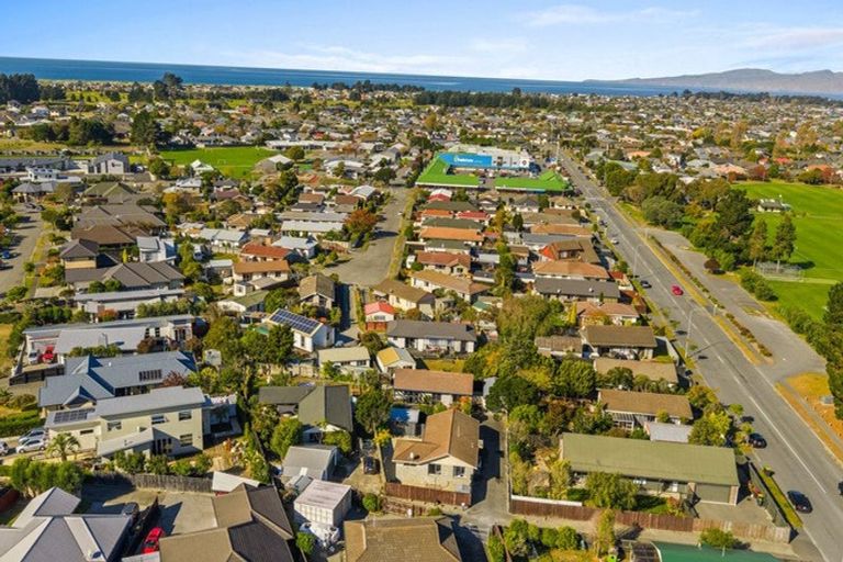 Photo of property in 1/102a Queenspark Drive, Parklands, Christchurch, 8083