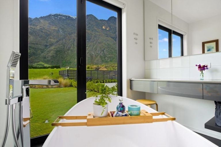 Photo of property in 44 Mckellar Drive, Jacks Point, Queenstown, 9371