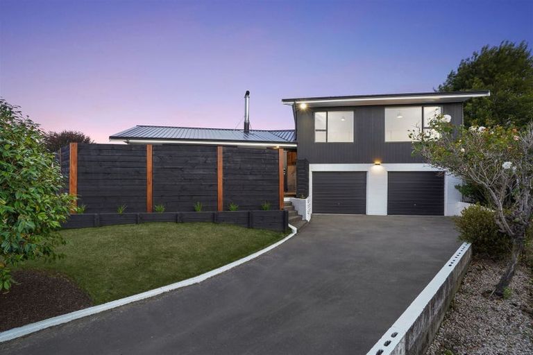 Photo of property in 11 Lombard Place, Avonhead, Christchurch, 8042
