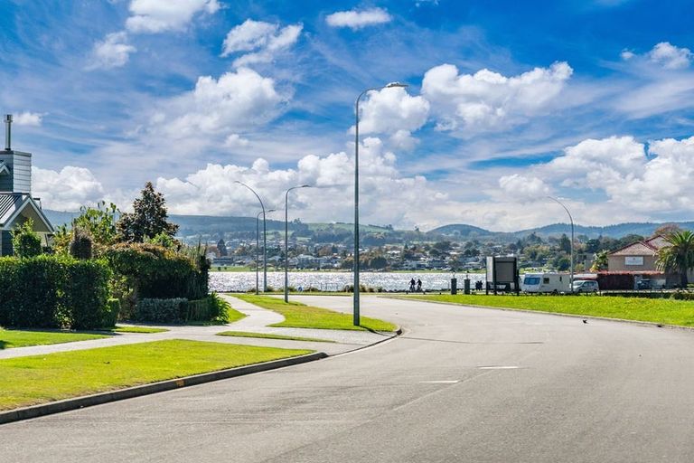 Photo of property in 1/1 The Moorings, Two Mile Bay, Taupo, 3330