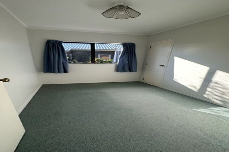 Photo of property in 3/4144 Great North Road, Glendene, Auckland, 0602