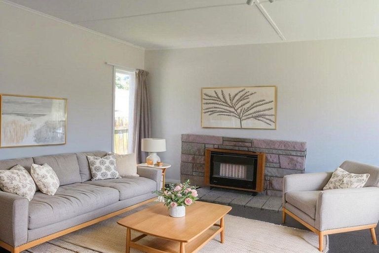 Photo of property in 39 Churton Crescent, Taita, Lower Hutt, 5011