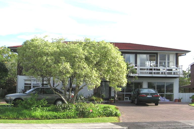 Photo of property in 10 Kelvin Crescent, Te Atatu Peninsula, Auckland, 0610