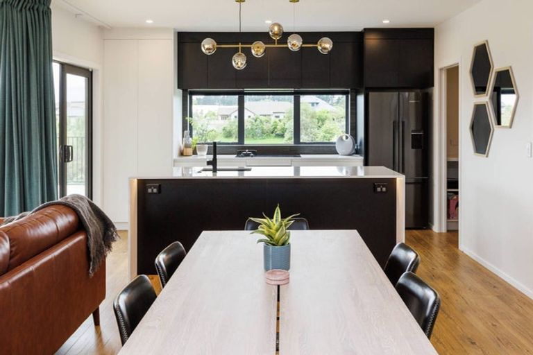 Photo of property in 18 Silkwood Place, Fitzherbert, Palmerston North, 4410