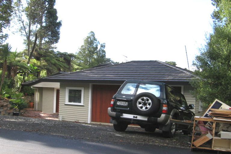 Photo of property in 18 Hollywood Avenue, Titirangi, Auckland, 0604