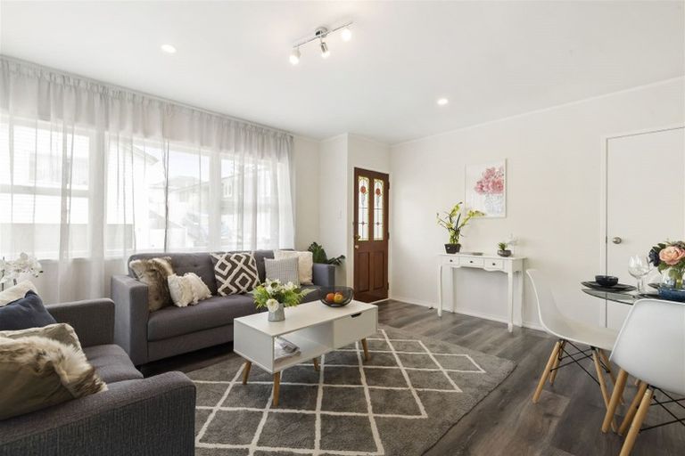 Photo of property in 2/47 Hogans Road, Glenfield, Auckland, 0629