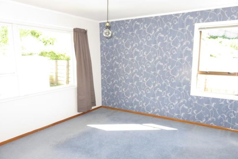 Photo of property in 62 Salford Street, Newlands, Wellington, 6037