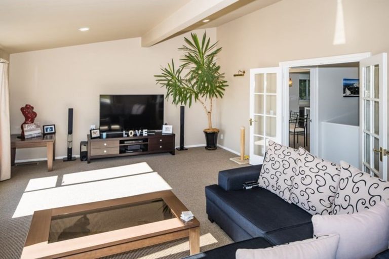 Photo of property in 24 Sailmaker Close, Whitby, Porirua, 5024