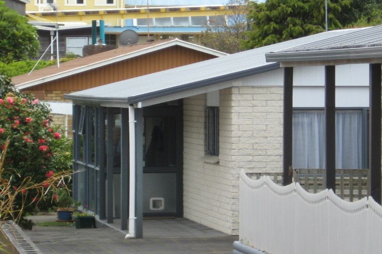 Photo of property in 2/47 Gilbert Street, New Plymouth, 4310