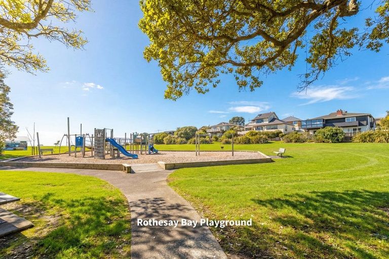 Photo of property in 1/22 Sandown Road, Rothesay Bay, Auckland, 0630