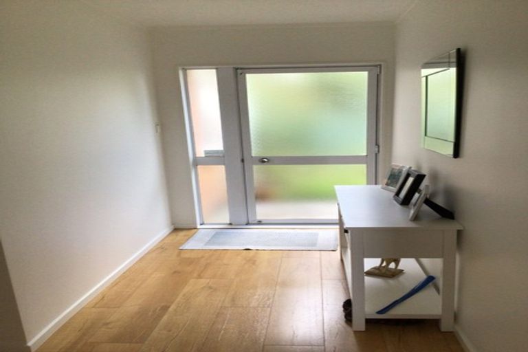 Photo of property in 11 Gloria Avenue, Te Atatu Peninsula, Auckland, 0610