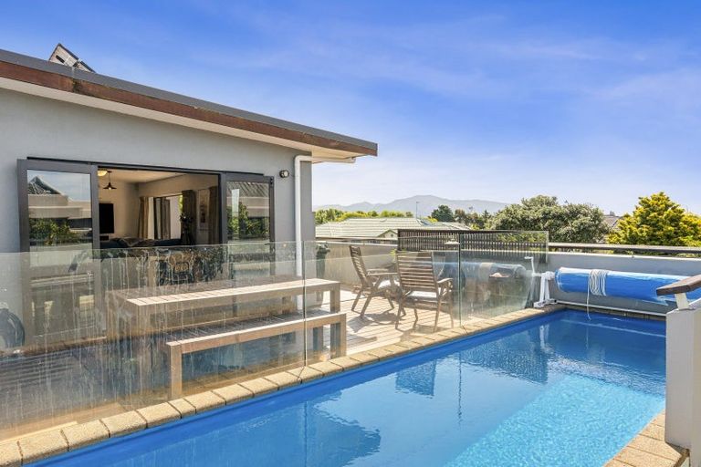 Photo of property in 8 Millennium Hill, Paraparaumu, 5032