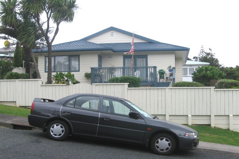 Photo of property in 1/48 Peach Road, Glenfield, Auckland, 0629