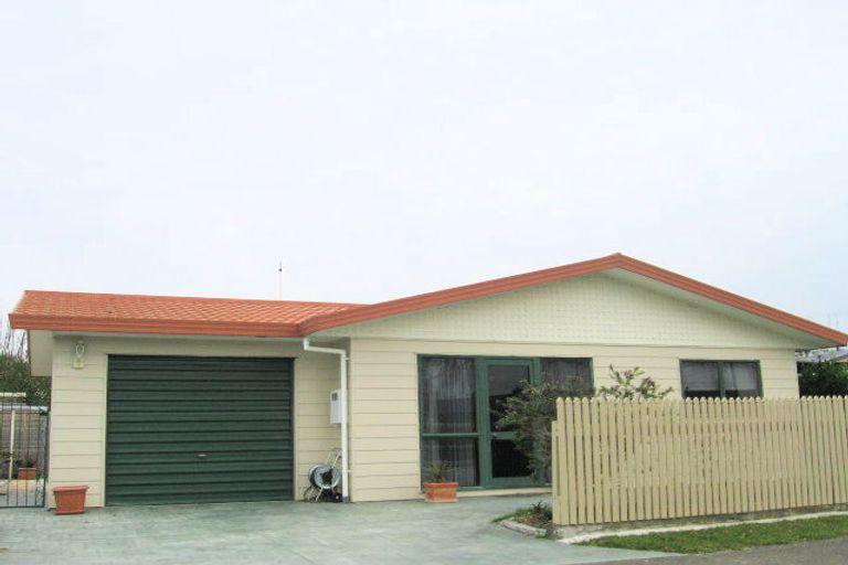 Photo of property in 2 Cooke Place, Taradale, Napier, 4112