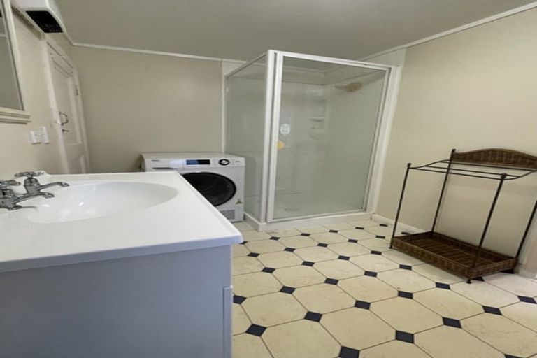 Photo of property in 8 Pitt Street, Wadestown, Wellington, 6012