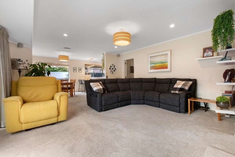 Photo of property in 10 Barraud Place, Pukehangi, Rotorua, 3015