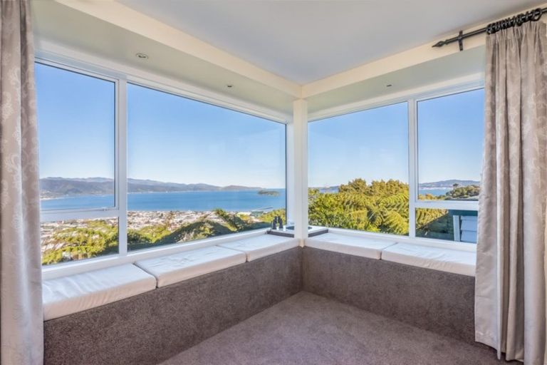 Photo of property in 7 Te Whiti Grove, Korokoro, Lower Hutt, 5012