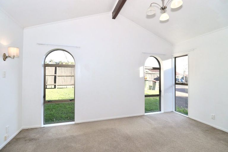 Photo of property in 8 Raddock Place, Farm Cove, Auckland, 2012