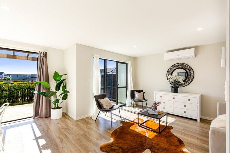 Photo of property in 9 Irving Place, Hobsonville, Auckland, 0616