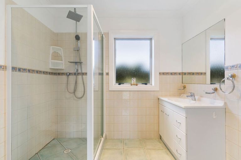 Photo of property in 12 Beverage Place, Rosehill, Papakura, 2113