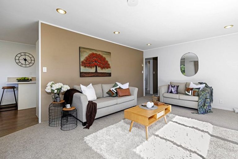 Photo of property in 18 Edgeworth Road, Glenfield, Auckland, 0629