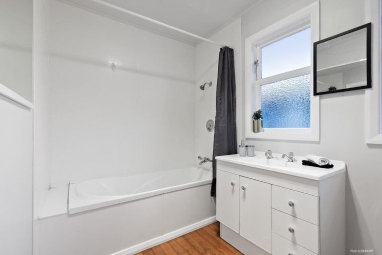 Photo of property in 125 Broderick Road, Johnsonville, Wellington, 6037